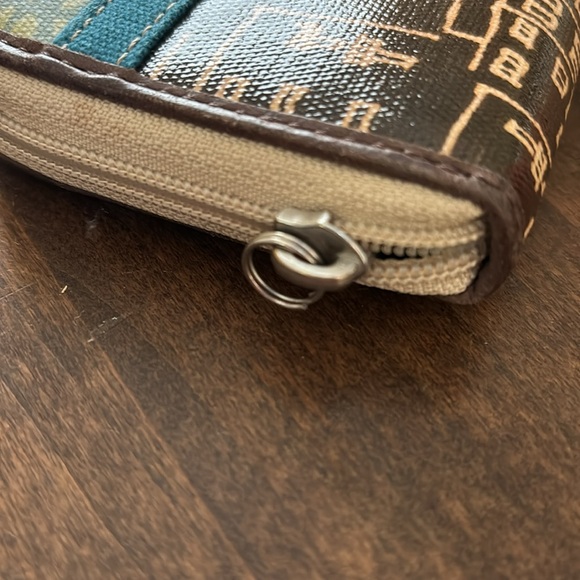 Fossil City Scene Wallet - Picture 4 of 11